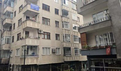 Arhavi’de 10 Günlük Bebek 5. Kattan Düşerek Hayatını Kaybetti