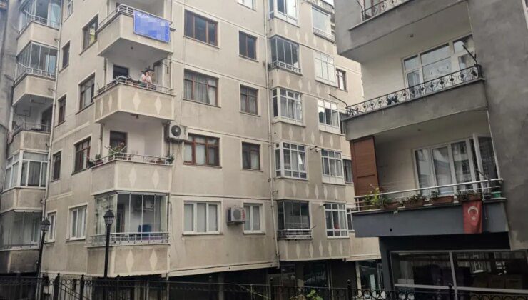Arhavi’de 10 Günlük Bebek 5. Kattan Düşerek Hayatını Kaybetti