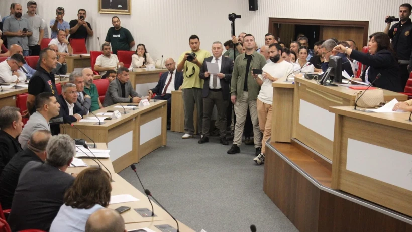 Aydın Meclisi'nde Gergin Gün: Çerçioğlu Yönetiminde Toplantı ve Siyasi Tartışmalar