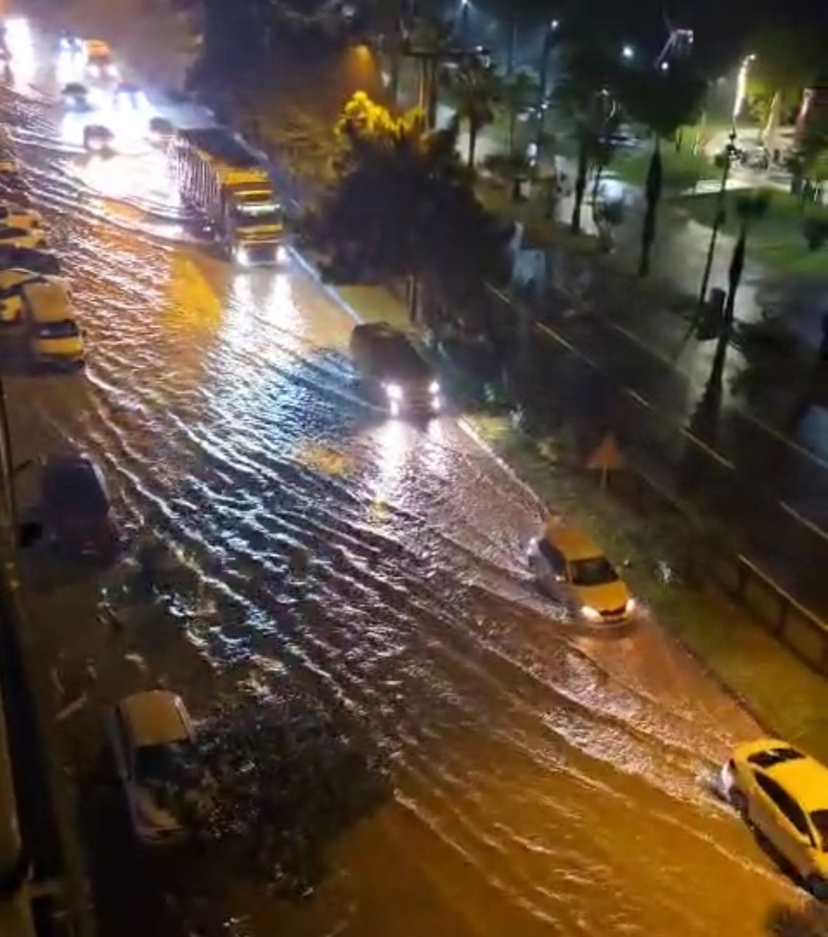 Fatsa’da Sağanak Yağış Trafik ve Yaşamı Olumsuzlaştırdı