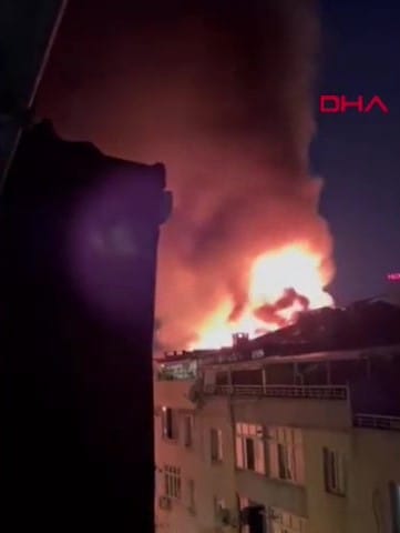 Gaziosmanpaşa'da Çok Katlı Binada Yangın: İki Bina Hasar Gördü