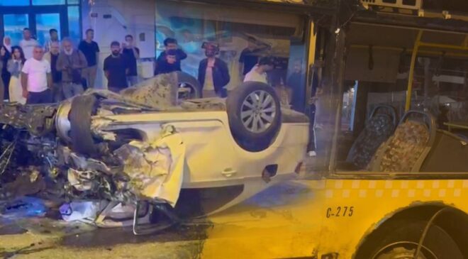 İnkılap Mahallesi’nde İETT Otobüsü ve Bir Otomobilin Çarpışmasıyla Yaşanan Kaza