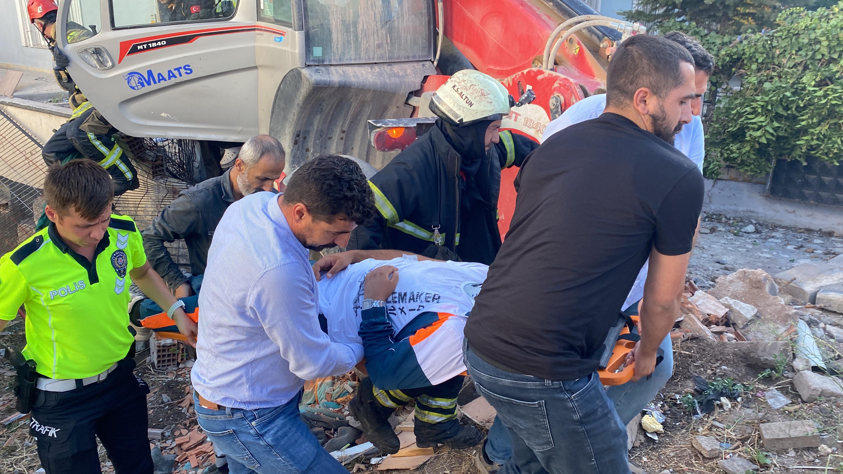 İzmit Körfez’de Yokuş Aşağı Kontrolden Çıkan İş Makinesi: İki Çocuk Yaralandı
